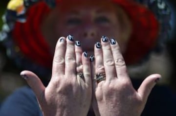 Una seguidora de Andy Murray mostrando sus uñas pintadas