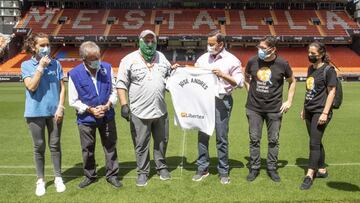 El chef José Andrés, Anil Murthy y colaboradores de la iniciativa.