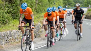 Villalibre y Yeray en el pelotón de Urkiola.