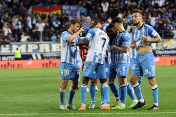 El Málaga celebrando goles,. Poco usual.