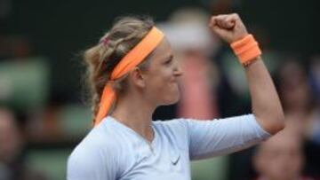 Victoria Azarenka levanta el puño tras meterse en cuartos.