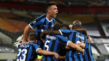 Soccer Football - Europa League - Semi Final - Inter Milan v Shakhtar Donetsk - Merkur Spiel-Arena, Dusseldorf, Germany - August 17, 2020 Inter Milan's Danilo D'Ambrosio celebrates scoring their second goal with Romelu Lukaku, Lautaro Martinez