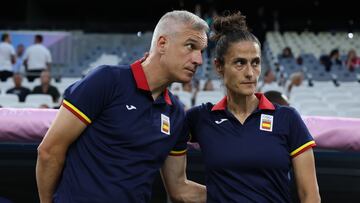 MARSELLA, 06/08/2024.- La entrenadora de España, Montse Tomé (d), en la semifinal femenina de Fútbol, entre Brasil y España en el marco de los Juegos Olímpicos París 2024, este martes, en Marsella, Francia. EFE/Kiko Huesca