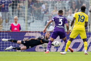 De Gea realiza una parada durante un partido con la Fiorentina.