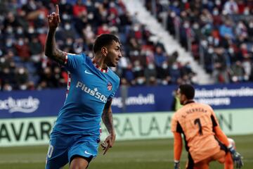 Osasuna 0-3 Atlético de Madrid: Salió a la contra el Atleti tras un robo de Herrera que dejó a Correa solo ante Sergio Herrera y el argentino no falló y puso el esférico pegado al palo derecho para sentenciar el partido.
