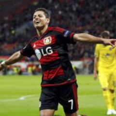 Chicharito hace el tercer gol del Bayer en la goleada al BATE
