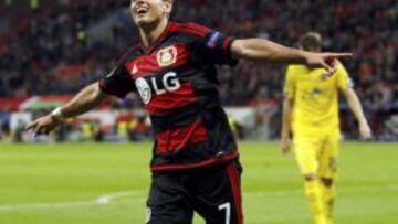 Javier Hernández marcó su primer gol con el Bayer Leverkusen en Champions en su segundo partido oficial.
