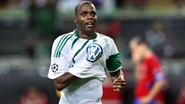 En 2001 debutó como profesional, pero alcanzó su nivel más alto con el Wolfsburgo de la Bundesliga entre 2007 y 2011. Después su carrera fue en descenso