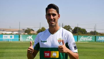 "El Elche tiene, con diferencia, el peor césped de la categoría"