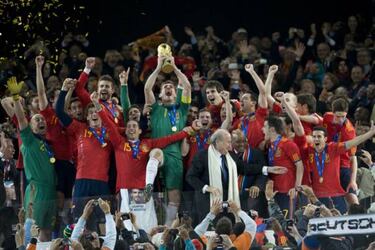 Del Bosque confirms he's to step down as Spain boss
