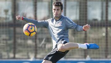 Susaeta durante un entrenamiento con el Athletic en Lezama.