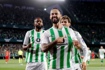 La liga saudí, ya ha intentado reclutar al jugador del Betis varias vees, la última en enero de 2024. El jugador ha preferido seguir en el Betis con el que tiene contrato hasta 2027.
