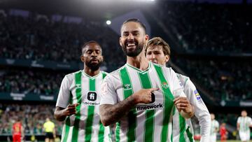 SEVILLA, SPAIN - APRIL 28: Isco Alarcon of Real Betis celebrates 1-0 during the LaLiga EA Sports match between Real Betis Sevilla v Sevilla at the Benito Villamarin Stadium on April 28, 2024 in Sevilla Spain (Photo by Eric Verhoeven/Soccrates/Getty Images)