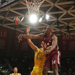 Ibaka luce en la primera de Laso