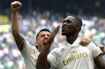 El defensa colombiano terminó siendo la gran figura del partido tras su enorme gol al minuto 96, en el clásico Milan vs. Inter que dejó un empate 2-2.