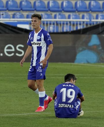 El jugador cántabro también jugó sus primeros minutos en Primera en la amarga derrota del Alavés ante el Celta (6-0). El cántabro es otro de los futbolistas que aprovechó los cinco cambios autorizados tras el parón por el coronavirus para debutar en LaLiga Santander.