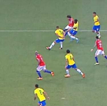 La notable irrupción de Montecinos y el gol anulado a Vidal
