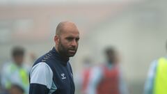 El técnico Claudio Giráldez, durante un entrenamiento de pretemporada del Celta