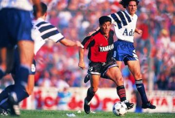 Después del Sevilla, Maradona tuvo un breve paso por el Newell´s argentino (1993-1994).