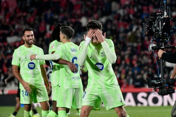 1-5. Pau Víctor celebra el quinto tanto que marca en el minuto 83 de partido.