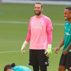 Vuelve el debate a la portería del Betis