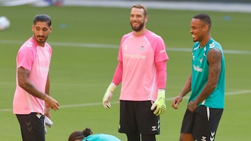 Valles, Pau López y Natan.