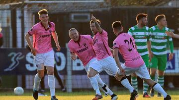 El equipo irlandés (antes conocidos como Wexford Youths) fue fundado por el político Mick Wallace. El propietario es un amante del Calcio y eligió el rosa en honor al Palermo. También adoptó un toro como logo inspirado en el Torino.