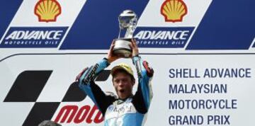 Esteve Rabat celebrando en el Podio su victoria en Moto2 en el GP de Malaisia