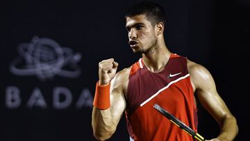 Carlos Alcaraz celebra un punto contra Federico Delbonis.