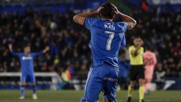 Jaime Mata, indignado después de que el colegiado Cuadra Fernández anulara un gol por falta de Ángel.