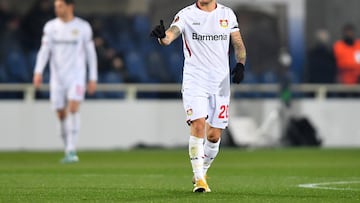 Soccer Football - Europa League - Round of 16 First Leg - Atalanta v Bayer Leverkusen - Stadio Atleti Azzurri, Bergamo, Italy - March 10, 2022 Bayer Leverkusen's Charles Aranguiz celebrates scoring their first goal REUTERS/Daniele Mascolo