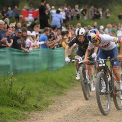 Polémico bronce de Pidcock en short track y honores para Cullell