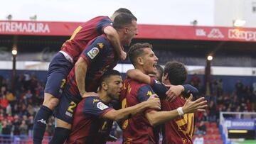 El Extremadura celebra el gol de Alegr&iacute;a al Lugo.
 