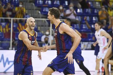 Nick Calathes y Pau Gasol.