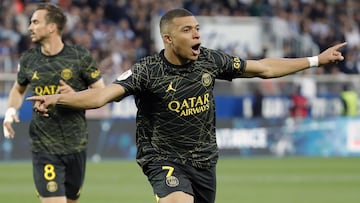 Auxerre (France), 21/05/2023.- Paris Saint Germain's Kylian Mbappe celebrates after scoring during the French Ligue 1 soccer match between AJ Auxerre and Paris Saint-Germain in Auxerre, France, 21 May 2023. (Francia) EFE/EPA/TERESA SUAREZ
