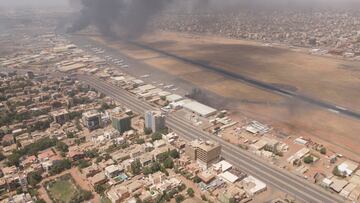 FILE PHOTO: Smoke rises over the city as army and paramilitaries clash in power struggle, in Khartoum, Sudan, April 15, 2023 in this picture obtained from social media. Instagram @lostshmi/via REUTERS  THIS IMAGE HAS BEEN SUPPLIED BY A THIRD PARTY. MANDATORY CREDIT/File Photo