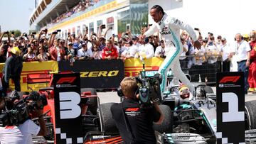 MONTREAL, QUEBEC - JUNE 09: Race winner Lewis Hamilton of Great Britain and Mercedes GP celebrates in parc ferme during the F1 Grand Prix of Canada at Circuit Gilles Villeneuve on June 09, 2019 in Montreal, Canada.   Charles Coates/Getty Images/AFP
 == FOR NEWSPAPERS, INTERNET, TELCOS &amp; TELEVISION USE ONLY ==