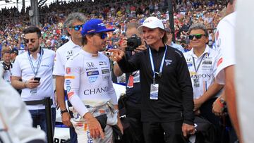 Emerson Fittipaldi y Alonso ante de la carrera Indy 500 en Indianapolis