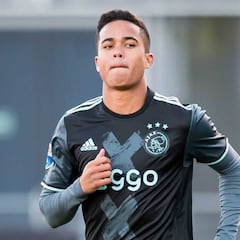 Raiola lanza dardos envenenados contra el Ajax por Kluivert