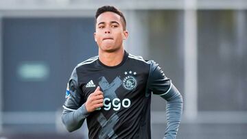 El jugador holandés del Ajax, Justin Kluivert, durante un entrenamiento.