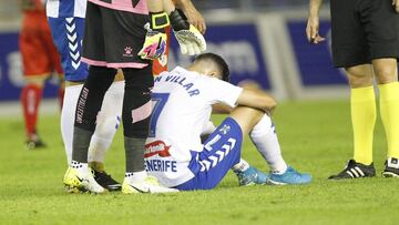 Juan Villar se lamenta en el suelo. 