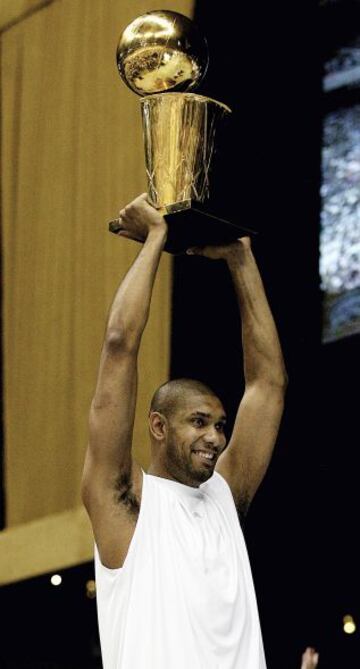 En 2003, Tim Duncan levantó su segundo título de la NBA.