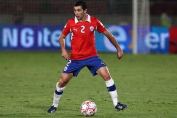 Eugenio Mena es titular en la selección chilena.