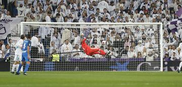 0-1. Keylor Navas en el primer gol de Luis Milla.