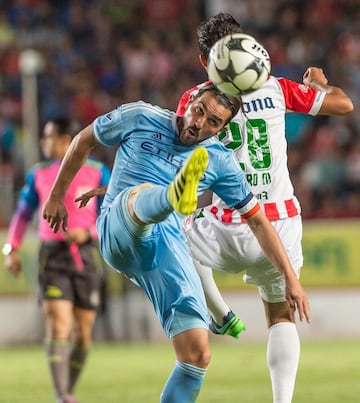 Los dos campeones mundiales disputaron un duelo amistoso, donde su equipo el NY City cayó 2-1 ante el Necaxa en el estadio Victoria de Aguascalientes.