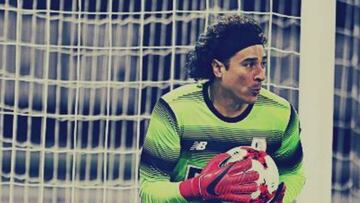 Guillermo Ochoa deja ir el triunfo con el Standard Lieja