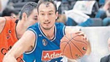 <b>CON SU CLUB. </b>Azofra, en su último año en el Estudiantes.