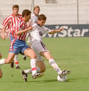 Con 21 años, llegó cedido al filial del Real Madrid en 2000. Sus 15 goles en el equipo B llamaron la atención del entrenador del primer equipo, Vicente Del Bosque, que lo utilizó en partidos de Copa del Rey, y de Liga de Campeones de la UEFA. A pesar de convertir goles en ambas competiciones, el club no compró su pase y regresó a Argentina.