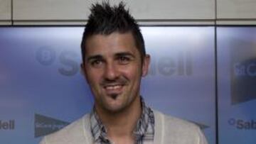 <b>IMAGEN. </b>Villa, con el libro, ayer.