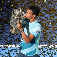 La pista cubierta le devuelve la sonrisa a Auger-Aliassime